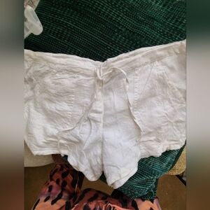 White linen, button front, tie waist short shorts